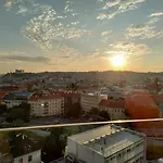 דירה Sunset - Stunning Views & Romantic Experience Option ברטיסלאבה