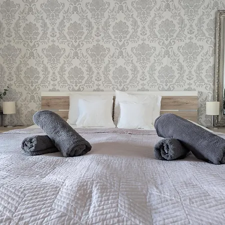 شقة Sunset - Stunning Views & Romantic Experience Option براتسيلافا