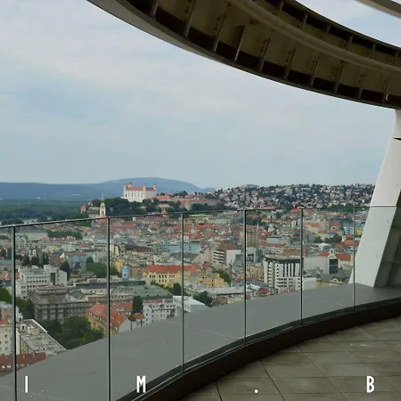 アパート Sunset - Stunning Views & Romantic Experience Option ブラチスラヴァ