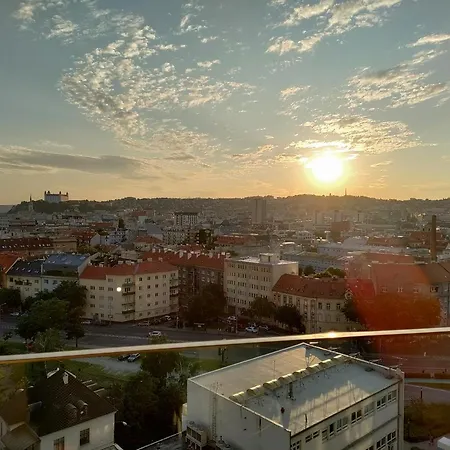 Apartman Sunset - Stunning Views & Romantic Experience Option Pozsony